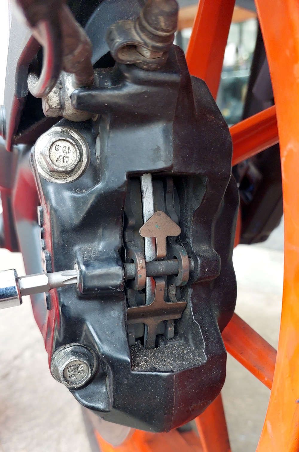 KTM Duke, brake calipers maintenance